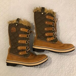 Sorel Tofino snow boots. Size 8.